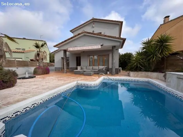 Casa en Mont Ras con Piscina Cerca de Playas
