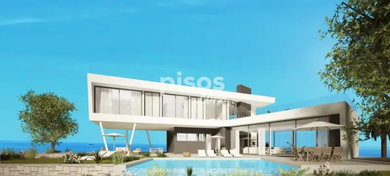 Villas de Lujo en Fuengirola: Vistas al Mar y Diseño Moderno