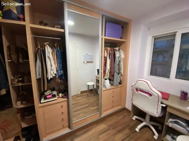 Amplio Dormitorio Reformado con Baño - Ideal para Parejas