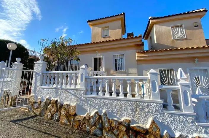 Casa Adosada 2 Dormitorios Benimar Piscina Solarium