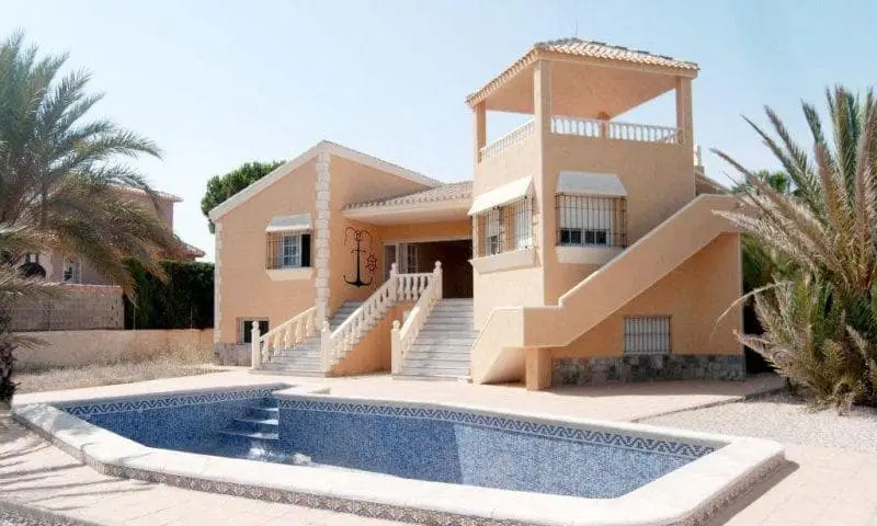 Villa de Lujo en La Manga del Mar Menor con Embarcadero Privado