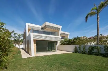 Villa de Lujo en El Chaparral 4 Dormitorios Cerca de la Playa y Golf