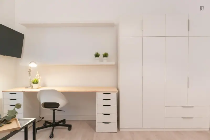 Habitacion Doble Amueblada para 1 Persona 18-35 a																																																																																																																																																																			
ños