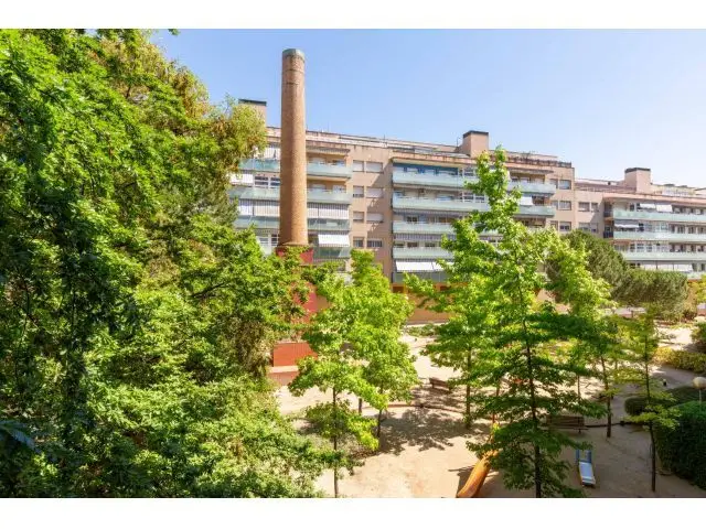Piso en Terrassa 4 habitaciones terraza parking zona comunitaria