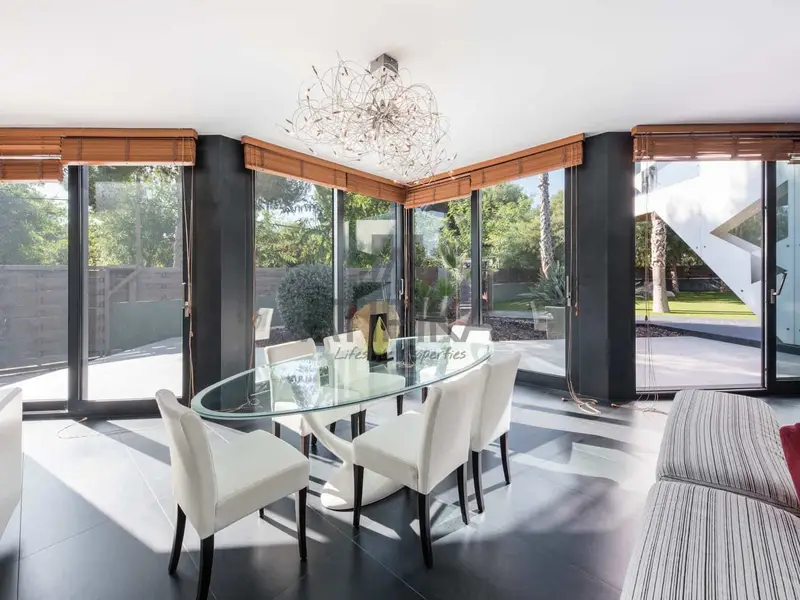 Chalet de Lujo en Sitges con Piscina y Jacuzzi