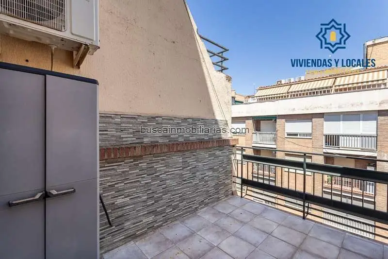 Piso Reformado en Granada Centro con Terraza