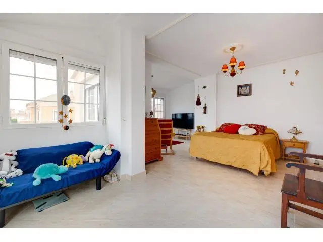 Chalet en Venta Torrevieja 3 Plantas Jardin Barbacoa Piscina
