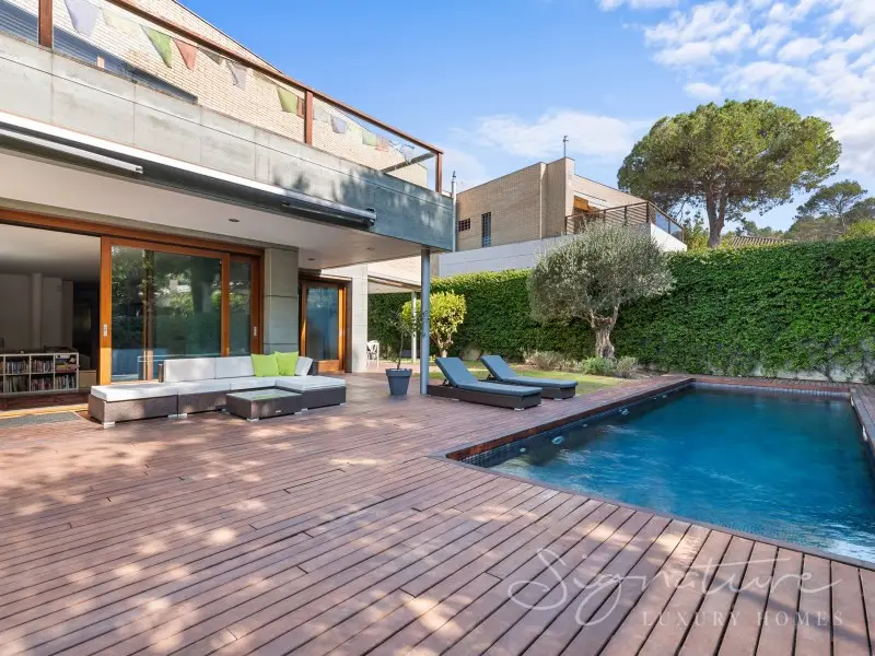 Villa de Lujo en Sot de Golinons con Piscina y Jardín