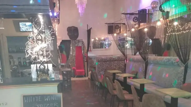 Bar en Venta en Centro Comercial - Oportunidad de Negocio