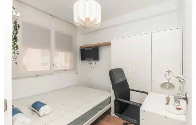 Habitaci
ón 94m
² Reus Estancia Media Larga