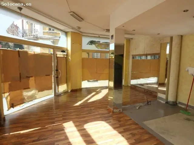 Local Comercial en Esquina con Altillo y Sótano