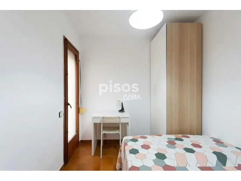 Habitaci")n en Alquiler en L'Hospitalet del Llobregat