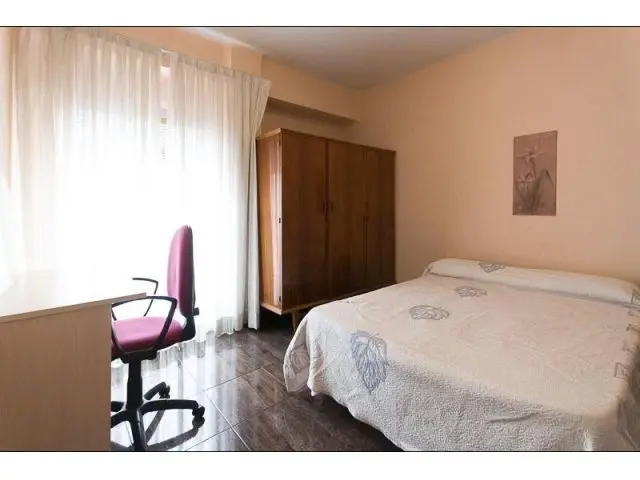 ????? PISO LUMINOSO EXCLUSIVO PARA CHICAS ESTUDIANTES, PLAZA DE TOROS – CURSO 25/26 La Granada