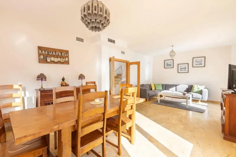 Chalet en Venta en Dilar Granada Ideal para Familias