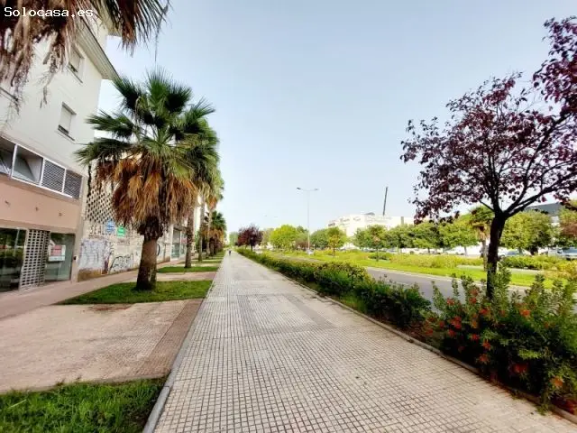 Local en Avenida de Elvas 101.51m2