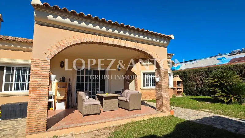 Chalet en venta en L Eliana Valencia 3 habitaciones 2 baños