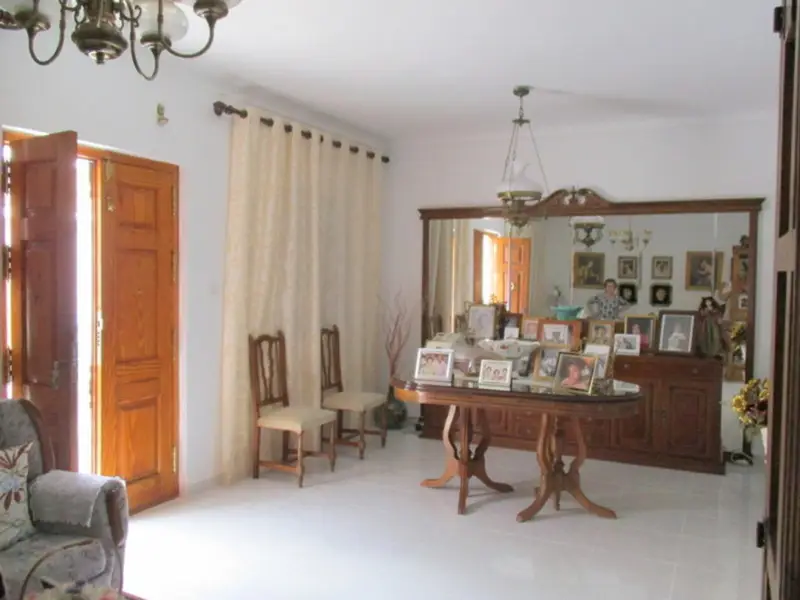 Adosado 4 Dormitorios Alora - Casa Espaciosa con Terraza y Garaje