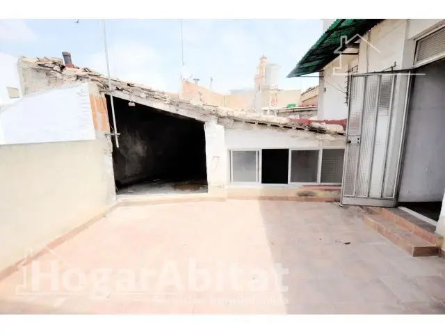 Casa reformada en Albalat dels Sorells con terraza y balcón