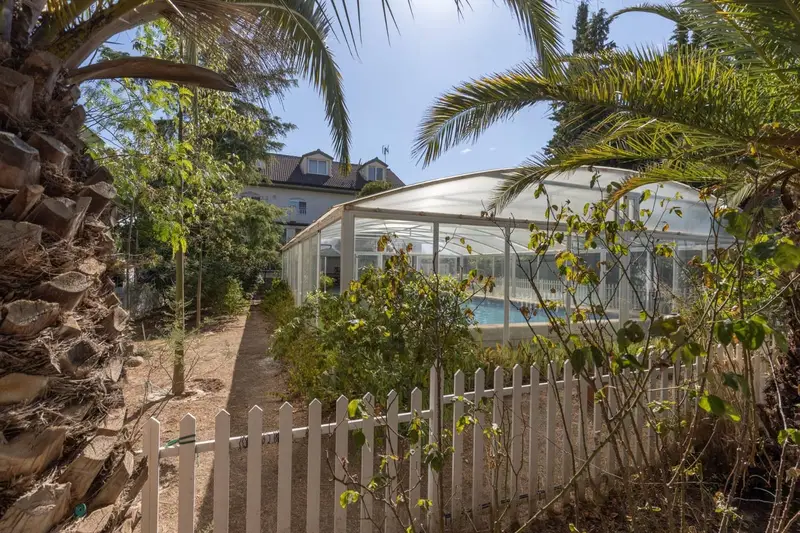 Chalet de Lujo en Venta: 2500m2 Parcela, 587m2 Construidos