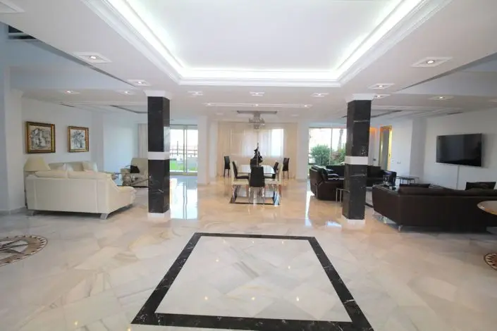 Apartamento 4 Dormitorios en Puerto Banus Playa