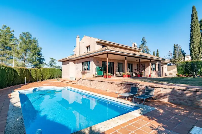 Venta Casa Lujo Albolote 8 Dormitorios Piscina Jardin Gran Oportunidad