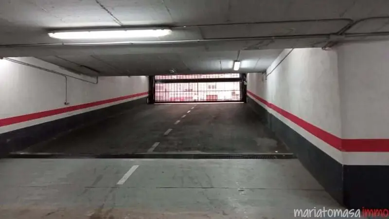 Garaje en venta en Bilbao - Plaza amplia cerca del Guggenheim