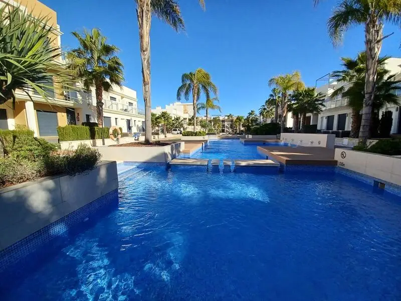 Adosado en Venta La Zenia 2 Dormitorios Piscina Privada