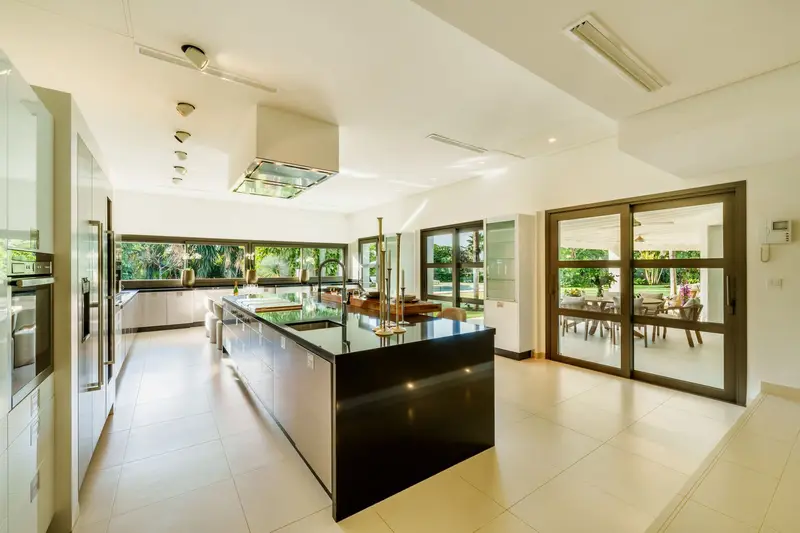 Villa de Lujo 5 Dormitorios Marbella Jardin Enorme