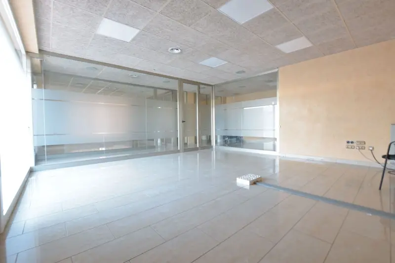 Local Comercial en Torredembarra 134m2  Esquinero Excelente Ubicacion