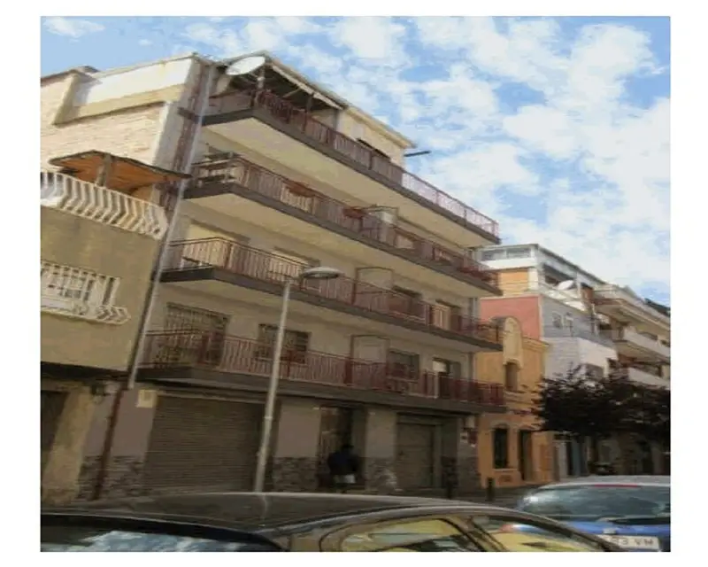 Piso 4 habitaciones 121m

² Badalona