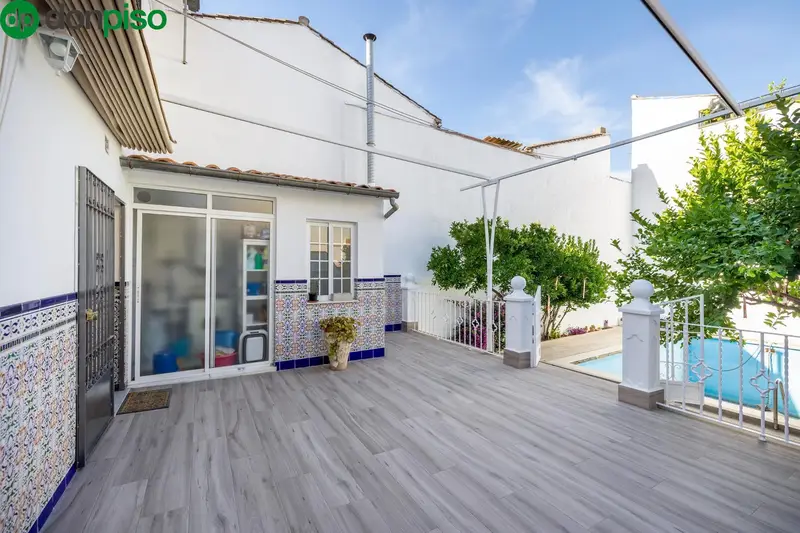 Casa en Venta en Maracena con Patio Piscina y Terraza