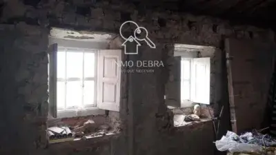 Casa Adosada para Reformar en Avilés con Horreo y Garaje