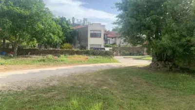 Casa en Venta Casar de Periedo Dos Plantas Jardin Amurallado