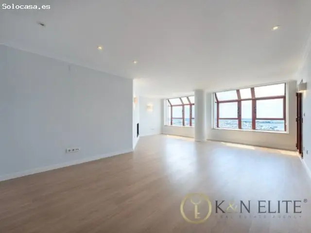 Vivienda en Alicante Centro con Vistas al Puerto y Plaza Gabriel Miró