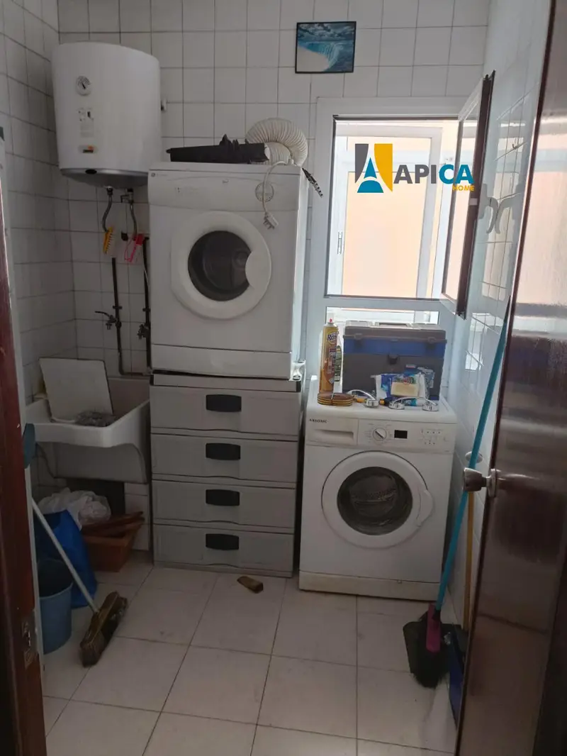 Venta de piso en Algeciras con 3 dormitorios y terraza