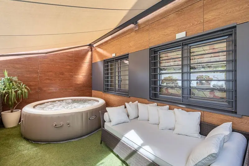 Piso en venta en Granada ciudad con terraza, jacuzzi y garaje