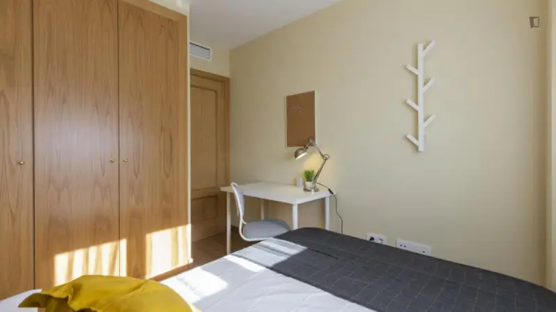 Habitacion Doble en Piso de 5 Dormitorios - Puerta del Angel