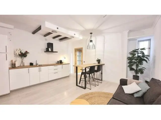 Apartamento en Málaga Centro Reformado con Patio y Acceso Adaptado