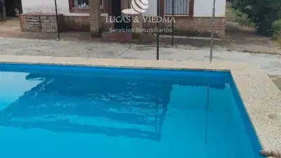 Chalet en Venta Sanlúcar La Mayor 3 Dormitorios Piscina Privada