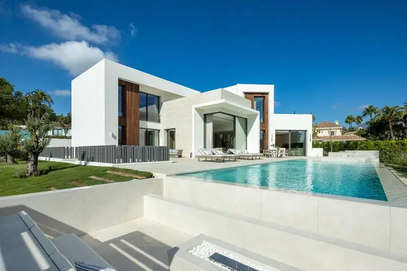 Villa de Lujo 5 Dormitorios Nueva Andalucía