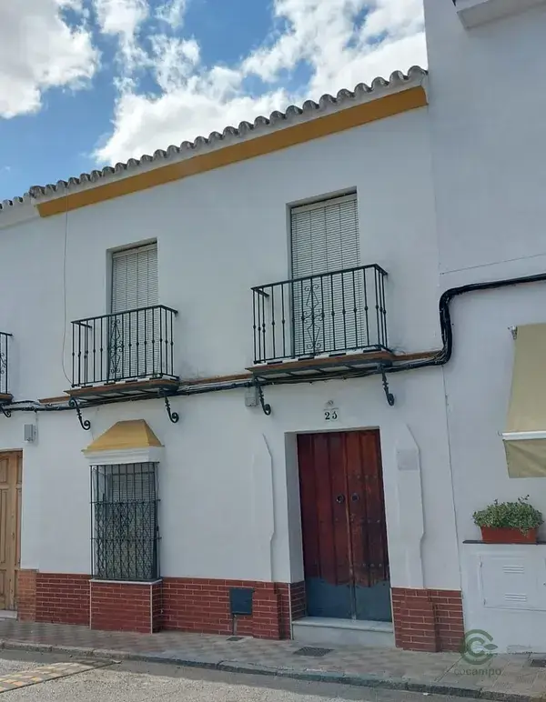 Casa Unifamiliar en Aznalcazar 5 Dormitorios Gran Patio