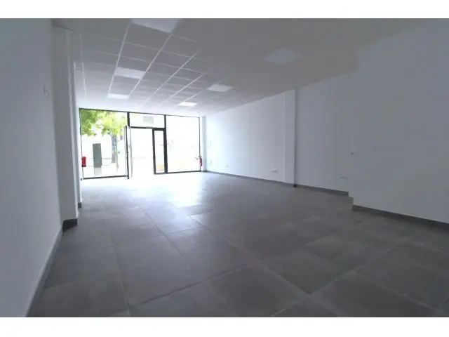Local Reformado 70m2 Junto Rotonda 6 Avenida Juan Carlos I