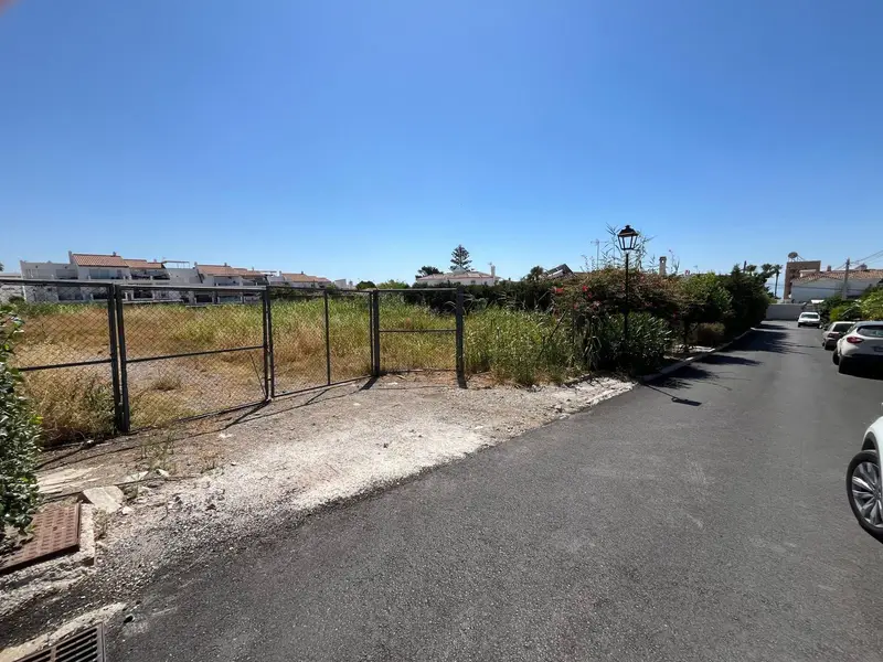 Terreno en Venta Estepona 3 Chalets Modernos