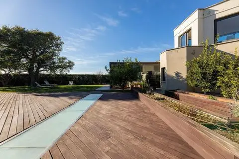 Villa Peralada, exclusividad para disfrutarla todo el año en el campo de Golf.