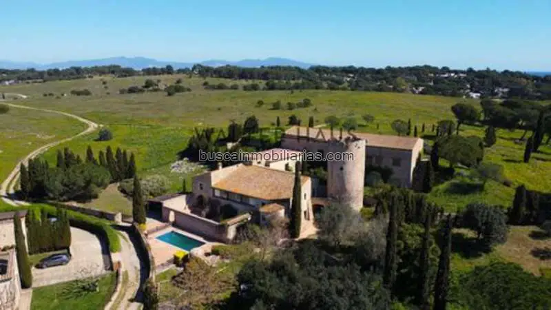 Chalet en venta en L'Escala: Masía con piscina y vistas panorámicas