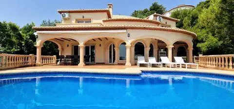 Villa de Lujo en Jávea con Vistas al Mar y Piscina
