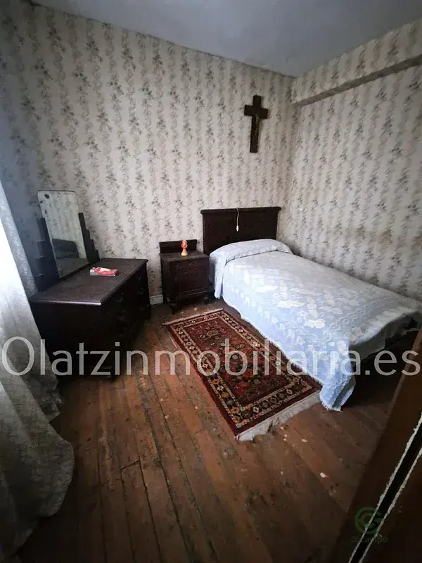 Casa en Karrantza con dos viviendas junto a la estacion