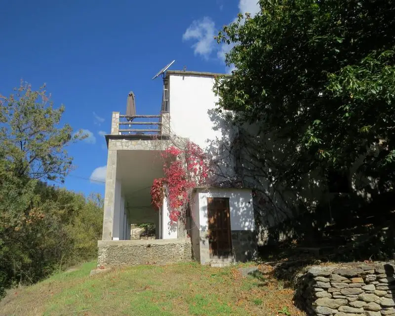 Masia de 420m2 con 4 dormitorios y 5 establos cerca de Mecina Bombaron