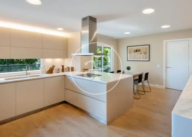 Casa en Venta Valldoriex Moderna 3 Plantas Suite Gimnasio Garaje