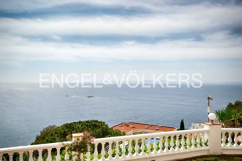 Apartamento en Roses con Vistas al Mar y Piscina
